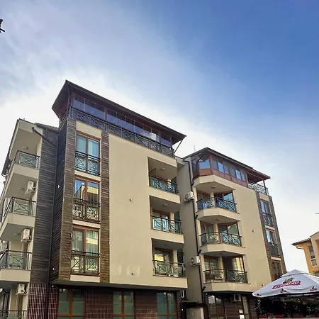 By The Sea Μπουργκάς